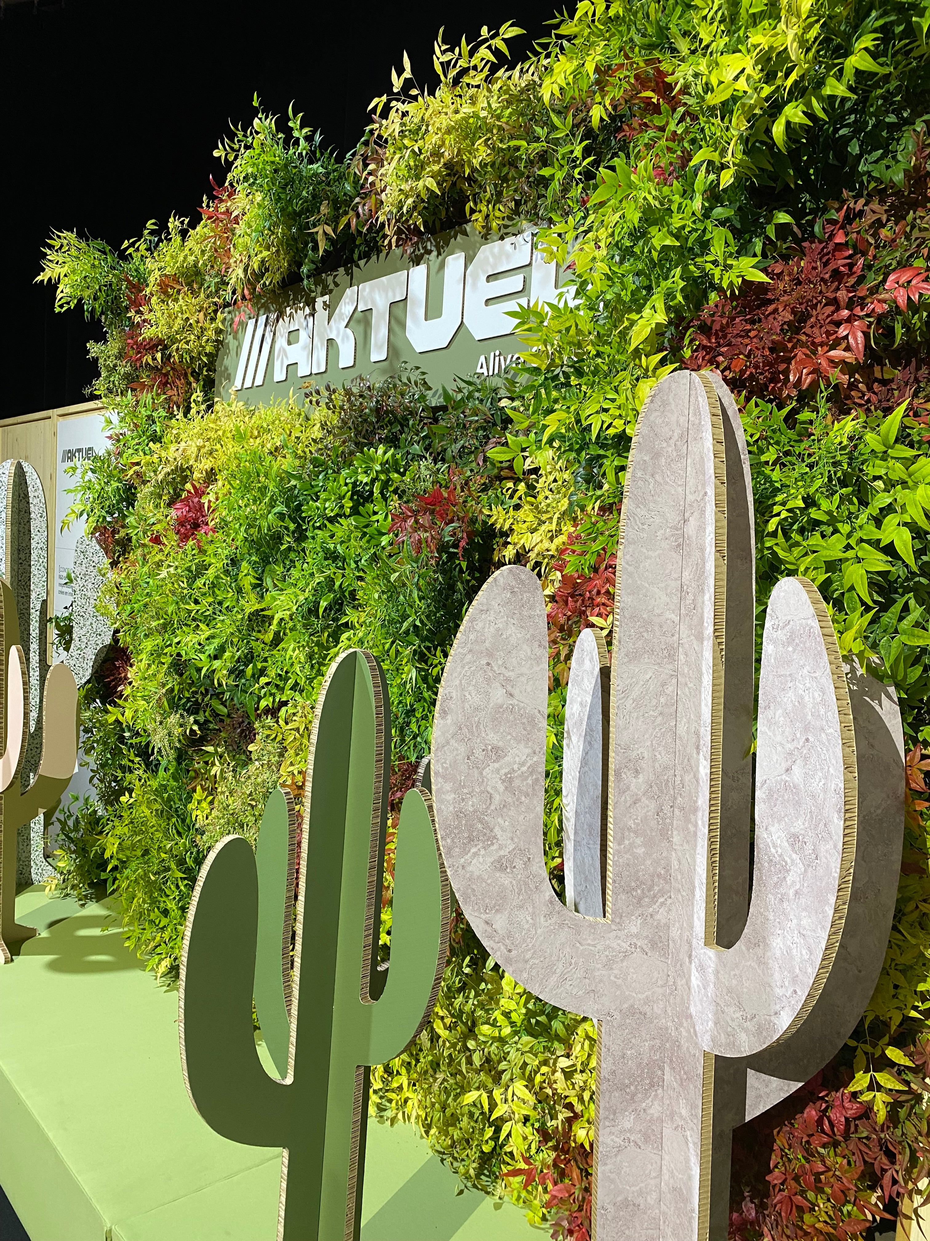 Mur végétal autoporté 2500 Ht x 1500 x 420 mm avec plantes naturelles