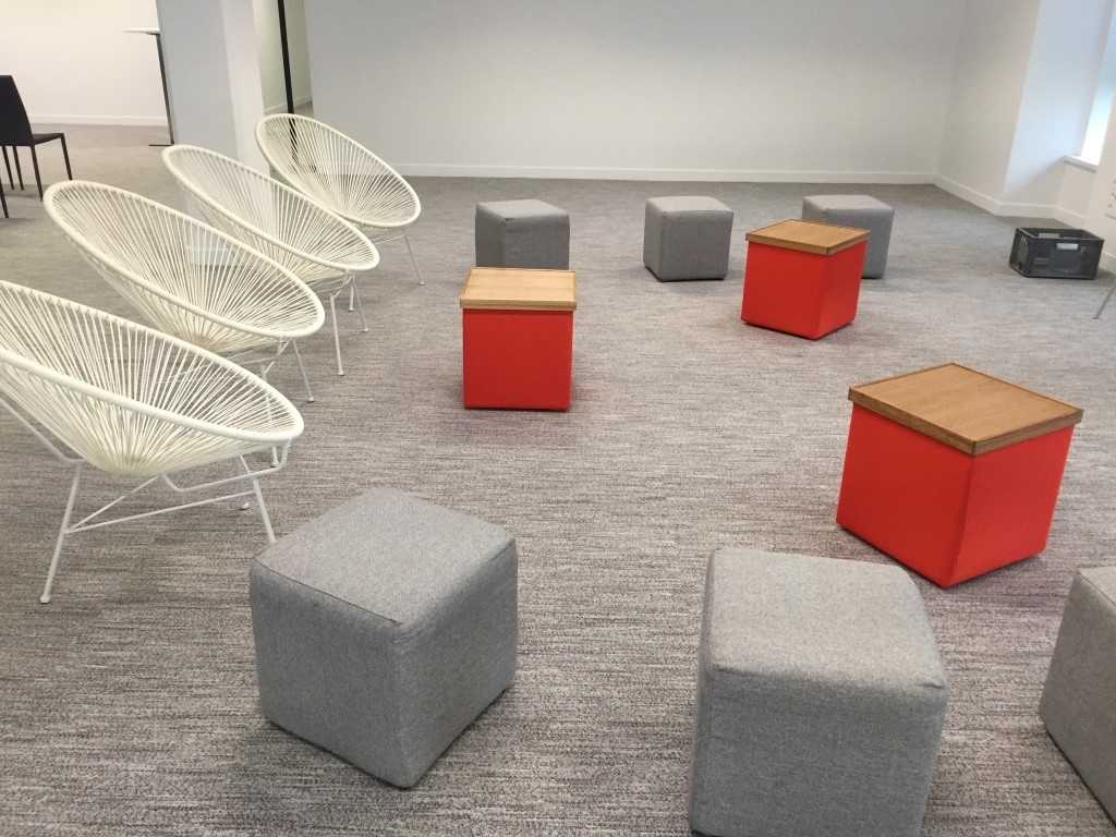 Location Pouf POP carré L40 - rouge